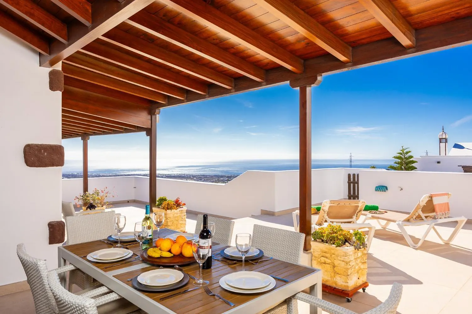 Villa Asomada 0*,
